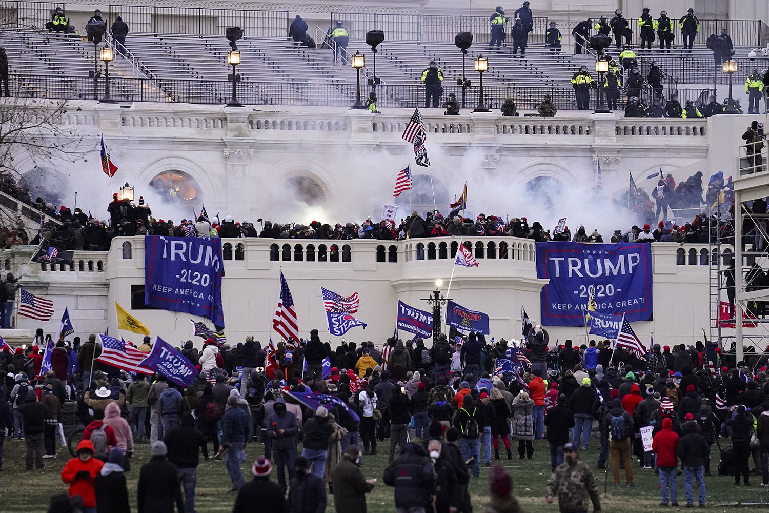 hires: Capitol riot, outside